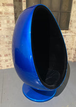 Load image into Gallery viewer, Egg Pod Chair
